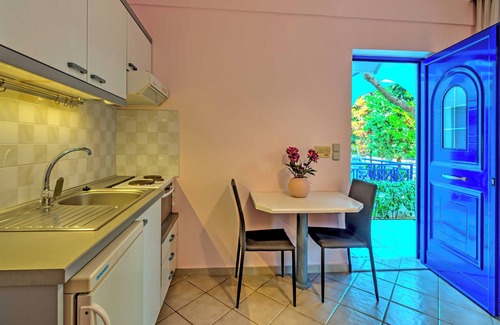 Agios Dimitrios Apartment | Pet-Friendly Vitorakis Apartments - Ideal for Families