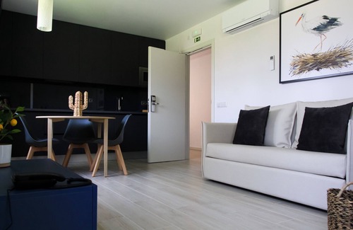 Ferragudo Apartment | Discover Vitor's Village: 4-Star Retreat with Ocean Views