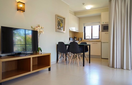 Ferragudo Apartment | Discover Vitor's Village: 4-Star Retreat with Ocean Views
