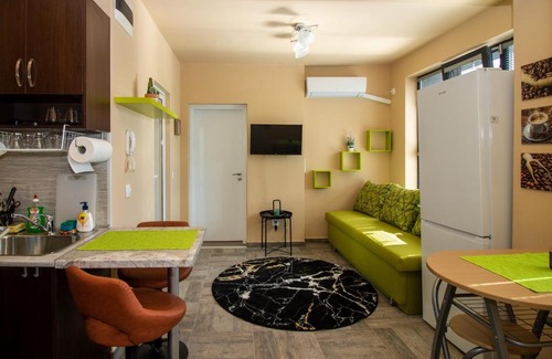 Studentski Grad Apartment | Vitosha View Apartment: Family-Friendly Stay with Parking