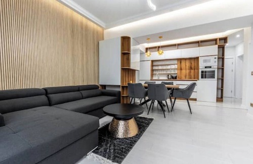 Sofia City Center House | Vitoshka Luxury: 2-BR Retreatnn
