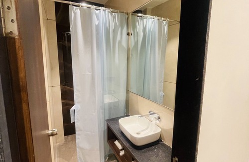 Khambhaliya Hotel | Discover Vits Jamnagar: Family-Friendly Stay with Pool