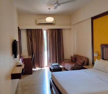 Khatri Park Housing Society Hotel | Relax at Sukkur Bhavan's SB Resorts & Lawns with Pool Access