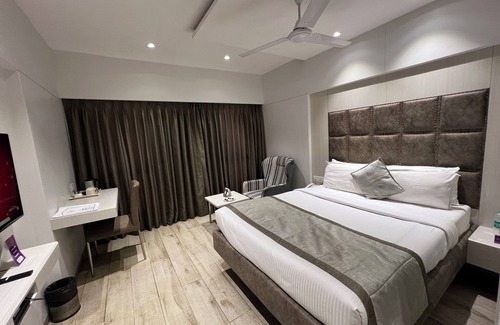 Ankleshwar Hotel | Relax at VITS Shalimar Ankleshwar with Pool and Spa