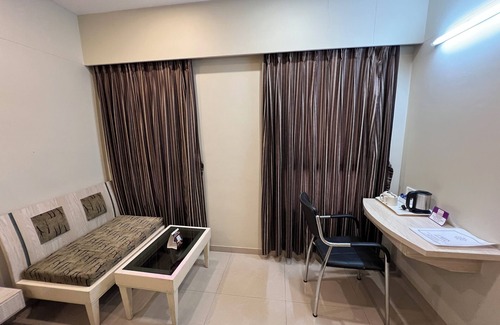 Ankleshwar Hotel | Relax at VITS Shalimar Ankleshwar with Pool and Spa
