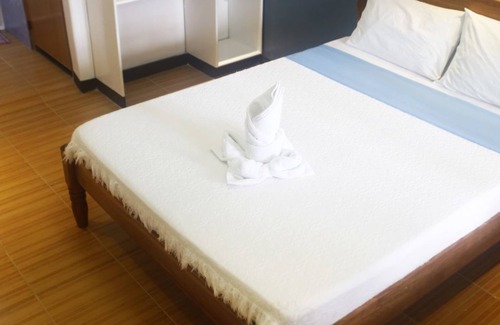 Donsol Resort | Relaxing Vitton Beach Resort: Pool, Spa & Family Fun