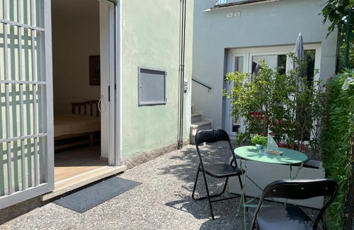 Cisano House | Inviting Vittoria Room with Breakfast & Hot Tub Access