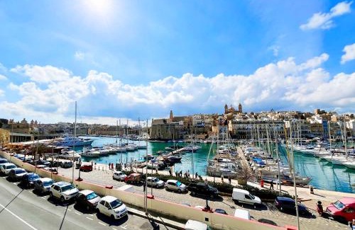 Birgu Apartment | Vittoriosa Seafront Apartment with Child-Friendly Amenities
