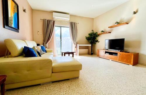Birgu Apartment | Vittoriosa Seafront Apartment with Child-Friendly Amenities
