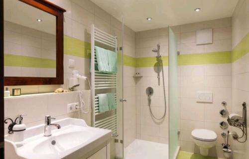 Hopfen am See House | Stunning Ferienhaus Vitushöhle with Pool & Ocean Views