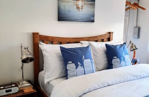 Clacton-on-Sea Bed & Breakfast | Viva Guest House: Family-Friendly Retreat with Pool & Breakfast