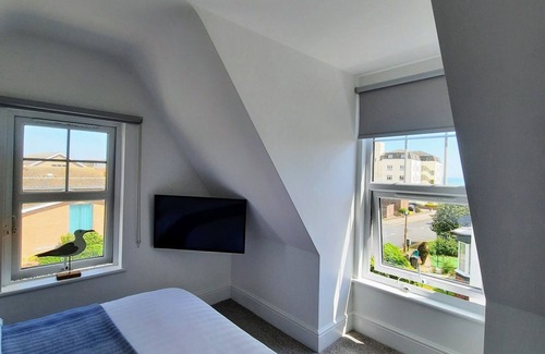 Clacton-on-Sea Bed & Breakfast | Viva Guest House: Family-Friendly Retreat with Pool & Breakfast