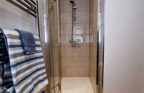 Clacton-on-Sea Bed & Breakfast | Viva Guest House: Family-Friendly Retreat with Pool & Breakfast