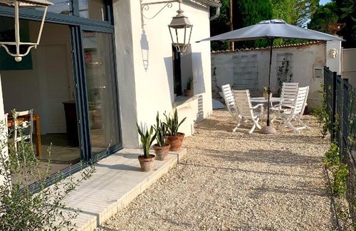 Entraigues-sur-la-Sorgue House | Explore Viva la Vida: Family-Friendly Getaway with 9.2 Rating