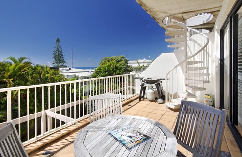 Sunshine Beach Apartment | Viva la Sunshine: Rooftop Pool & Oceanfront Views Await