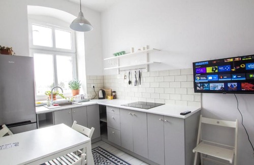 Srodmiescie Apartment | Explore Family-Friendly Comfort at Viva la Wrocław Sienkiewicza