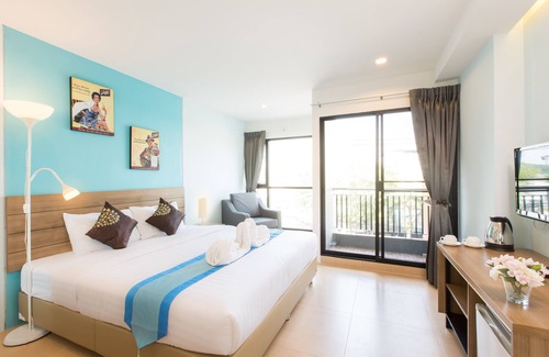 Khanna Yao Hotel | Viva Residence: Family-Friendly Hotel with Pool & Dining