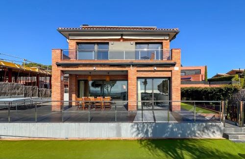 Caldes d'Estrac Villa | Discover Vivalidays Villa Amatista: Oceanfront Family Retreat