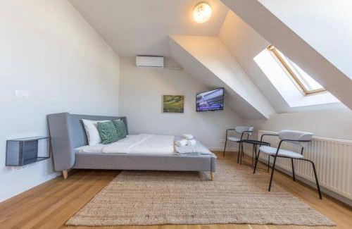 Bucharest City-Centre Apartment | Discover Vivando - Scandic Studio F with Child-Friendly Amenities