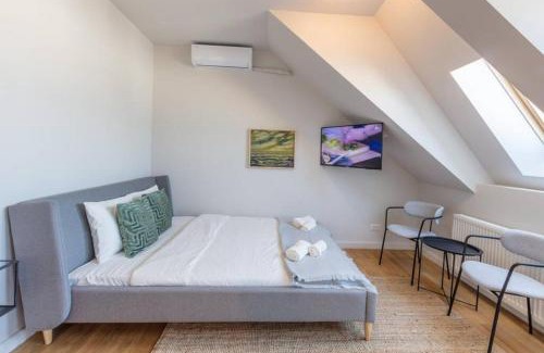 Bucharest City-Centre Apartment | Discover Vivando - Scandic Studio F with Child-Friendly Amenities