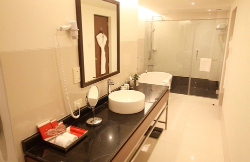 Kolkata Hotel | Discover Vivanta Kolkata EM Bypass: 4-Star Comfort Awaits