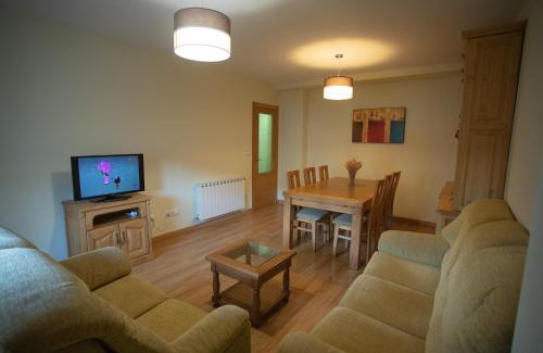 Sarria Apartment | Family-Friendly VIVAVI piso with Exceptional 9.8 Rating