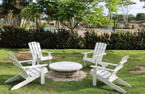 Canton Quepos Apartment | Experience Serenity by the Sea: Pool, Spa & Surf Await