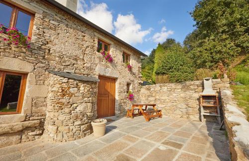 Viveiro House | Family-Friendly Retreat at Río Pedroso - Rated 10/10!