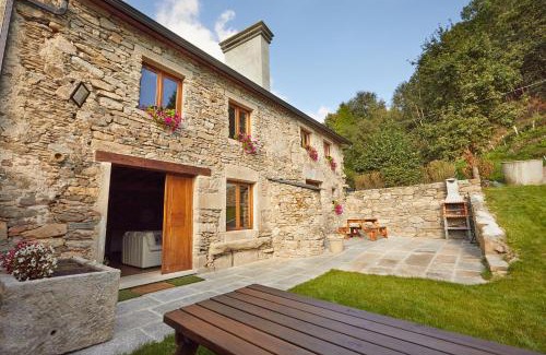 Viveiro House | Family-Friendly Retreat at Río Pedroso - Rated 10/10!