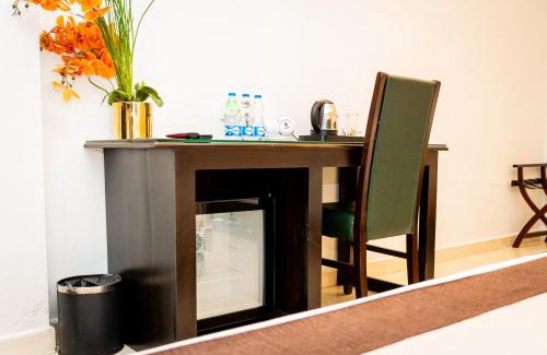 Mount Lavinia Hotel | Welcoming Viveka Hotel Colombo: Family-Friendly Retreat