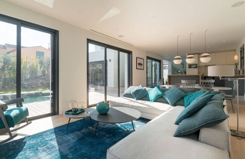 Paraiso House | Relaxing Retreat with Heated Pool for Your Getaway
