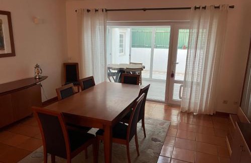 Cascais House | Vivenda espaçosa com jardim e churrasqueira