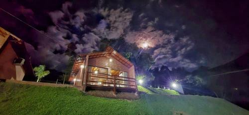 Caparao National Park Ski Chalet | Pet-Friendly Escape at Vivendas Canaã with Hot Tub Luxury