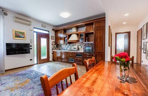 Povegliano Veronese Apartment | Artful Retreat at Vivere in Arte Near the Airport