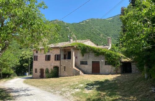 Sigillo House | Discover Casale nella campagna umbra: Pet-Friendly Retreat