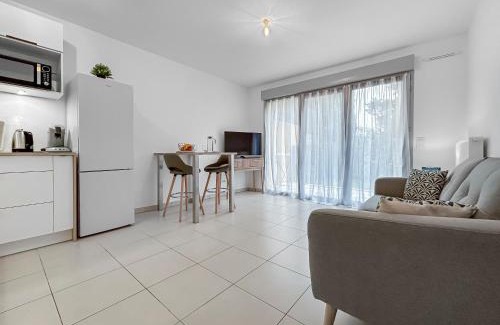 Lunel Apartment | Experience Lunel: Family-Friendly Stay with Private Parking