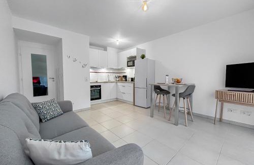 Lunel Apartment | Experience Lunel: Family-Friendly Stay with Private Parking
