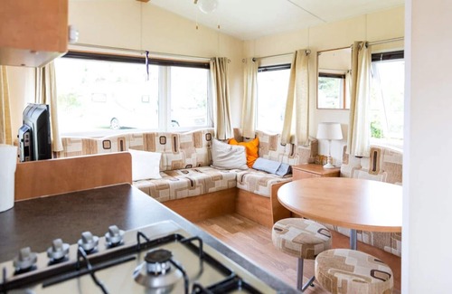 IJmuiden Ski Chalet | Seaside Retreat: Vivi Chalet with Oceanfront Views