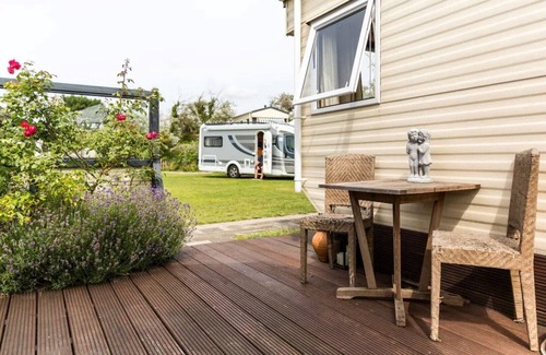 IJmuiden Ski Chalet | Seaside Retreat: Vivi Chalet with Oceanfront Views
