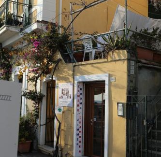 Cinque Terre House | Inviting Viviani Raffaella: Oceanfront Oasis for Families