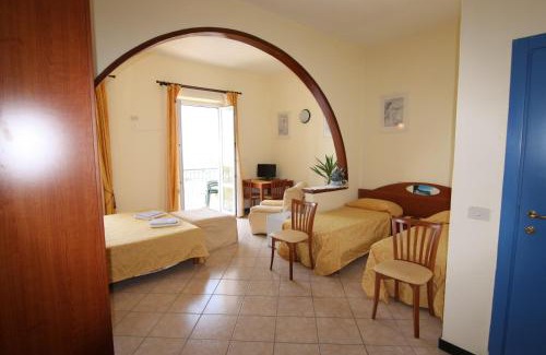 Cinque Terre House | Inviting Viviani Raffaella: Oceanfront Oasis for Families
