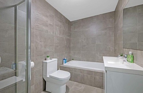 Hornsby Apartment | Vivid Condo in Hornsby 2B 2B