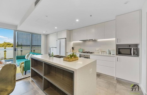 Mascot Apartment | Vivid Condo in mascot 2B1B