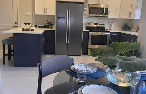Reading Apartment | Vivid Dreams at C1/New Fab 2Bdrm/Gated/Pool/Gym