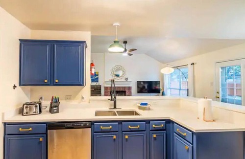 Sachse House | Vivid Vibes: Energizing Escape with Spa and Hot Tub
