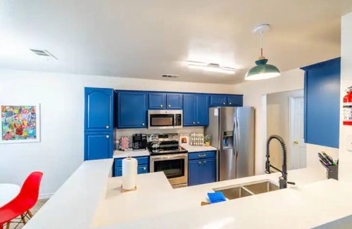 Sachse House | Vivid Vibes: Energizing Escape with Spa and Hot Tub