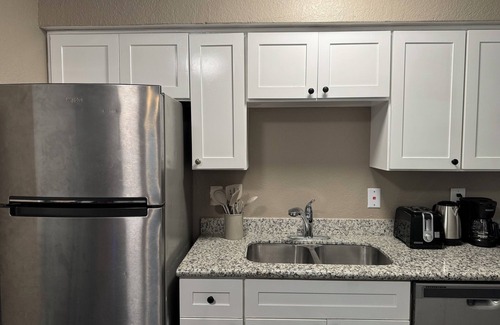 Greater Heights Apartment | Vivid Vibes in Greater Heights, minutes from downtown Houston