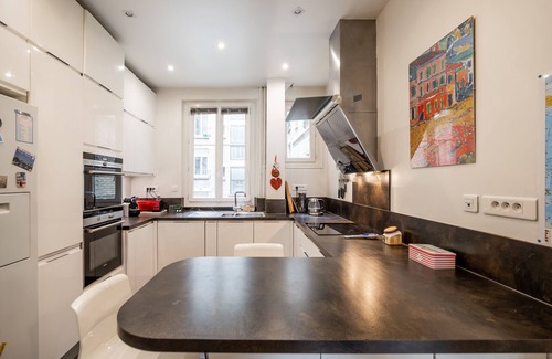 Saint-Lambert Apartment | Vivid Vivace by Veeve: Guest Rated 10/10 with Spa & Kitchen