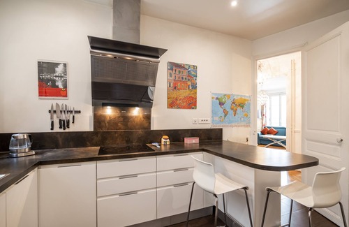 Saint-Lambert Apartment | Vivid Vivace by Veeve: Guest Rated 10/10 with Spa & Kitchen