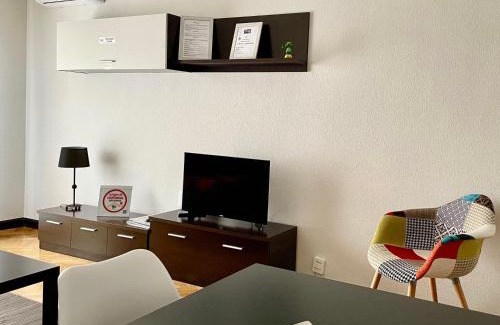Salesas Apartment | Family-Friendly Vivienda with Parking in Van Dyck Area